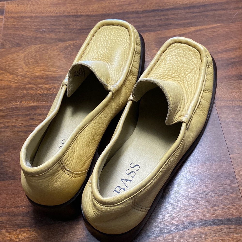 Bass woman's loafers 6 1/2 Buttercup Yellow